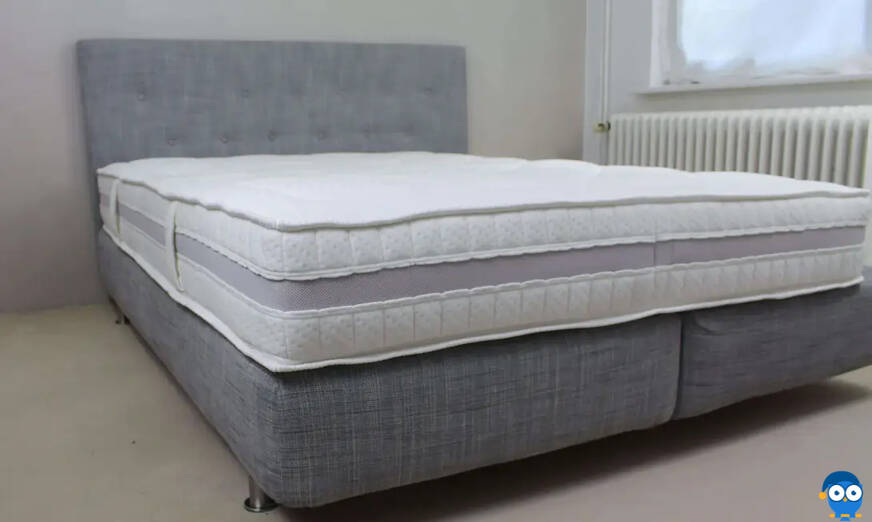 Die Ravensberger Federkern-Matratze Komfort auf unserem Bett. / Foto: © Sleep Hero